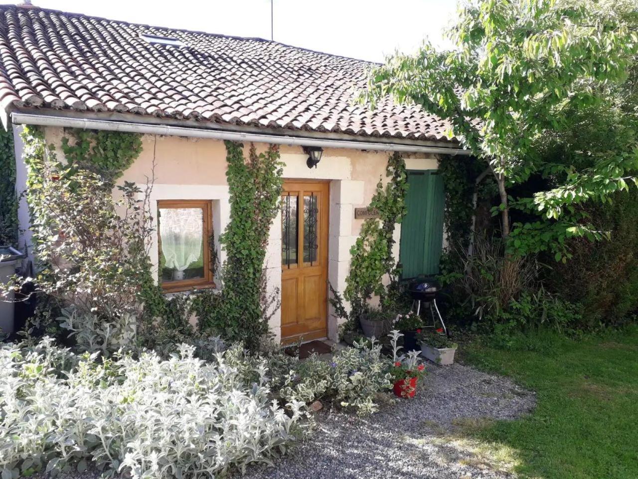 Tranquille Vienne Gites A Chirac Dept Charente Exterior foto