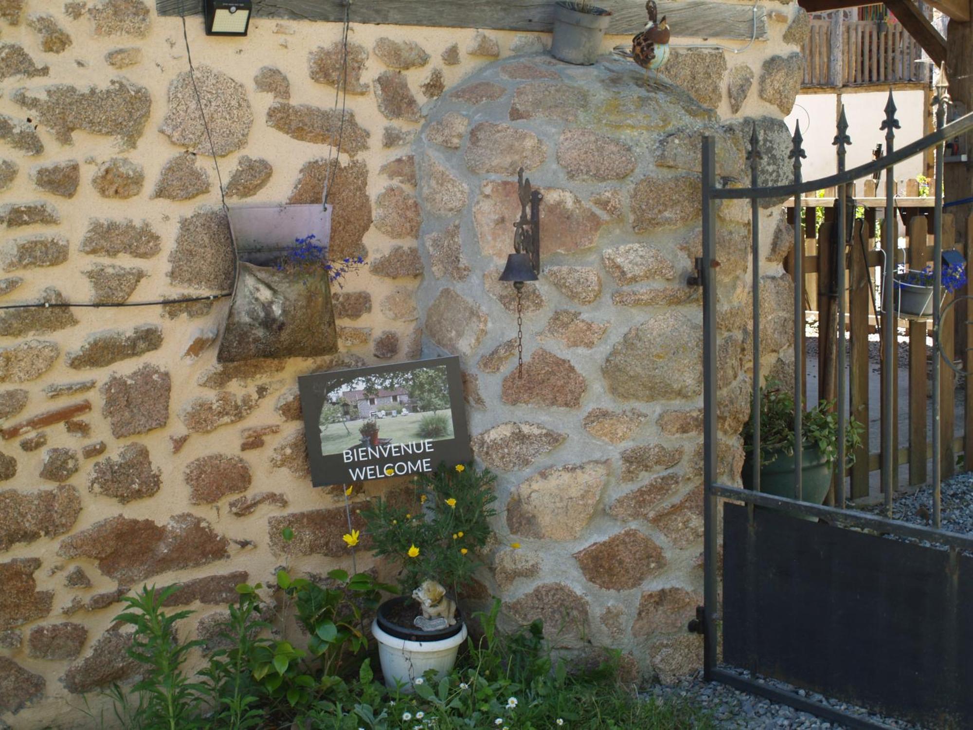 Tranquille Vienne Gites A Chirac Dept Charente Exterior foto