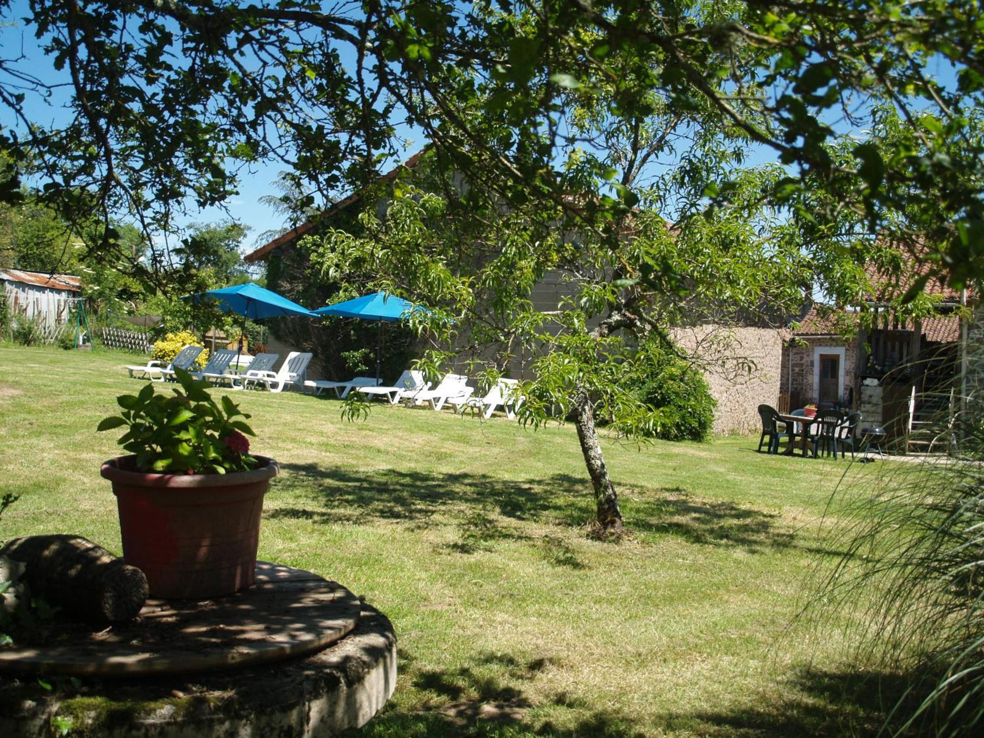 Tranquille Vienne Gites A Chirac Dept Charente Exterior foto