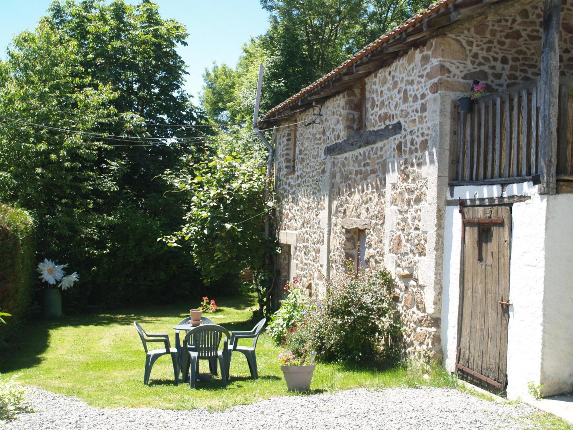 Tranquille Vienne Gites A Chirac Dept Charente Exterior foto